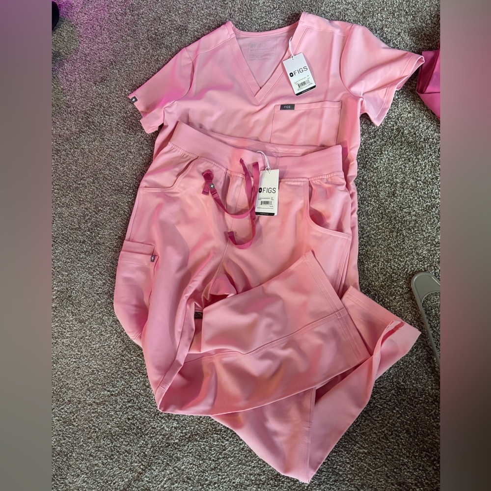 Fighting pink figs scrub set